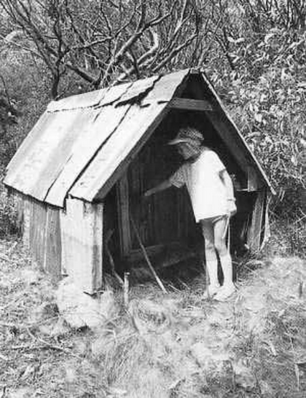 Small hut on Mt Stirling, with child at door. Photo taken about 1989.
